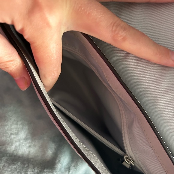 Marc Jacob’s Crossbody - Picture 4 of 7